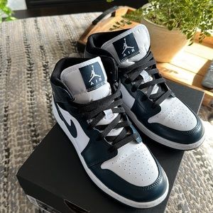 air jordan mid armory navy youth 6.5